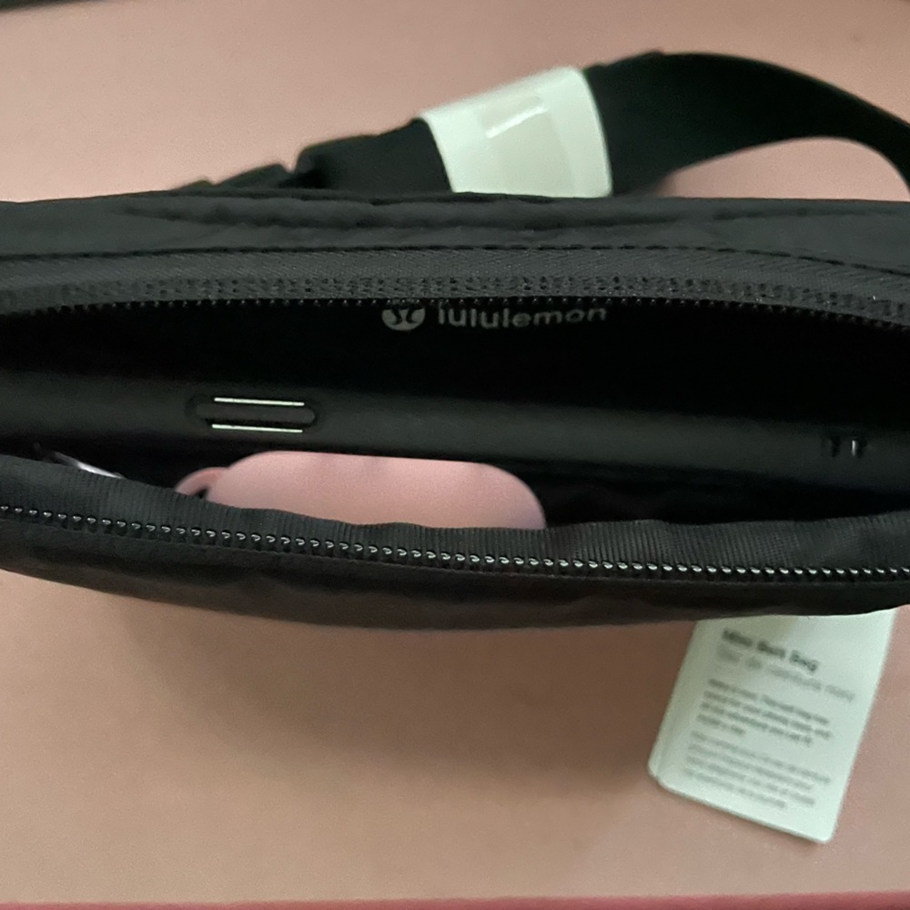 Lululemon Everywhere Mini belt bag